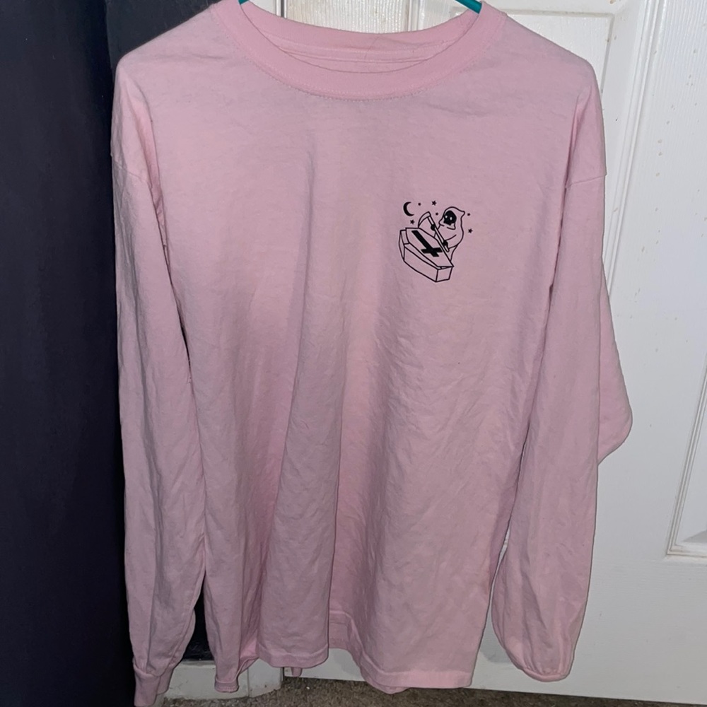 Long sleeve graphic tee size large